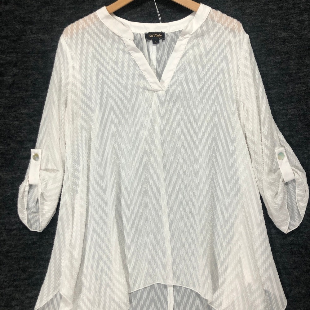 Cal Style Tunic Top Chevron Print‎ 3/4 Sleeve Roll Tab V-Neck White L